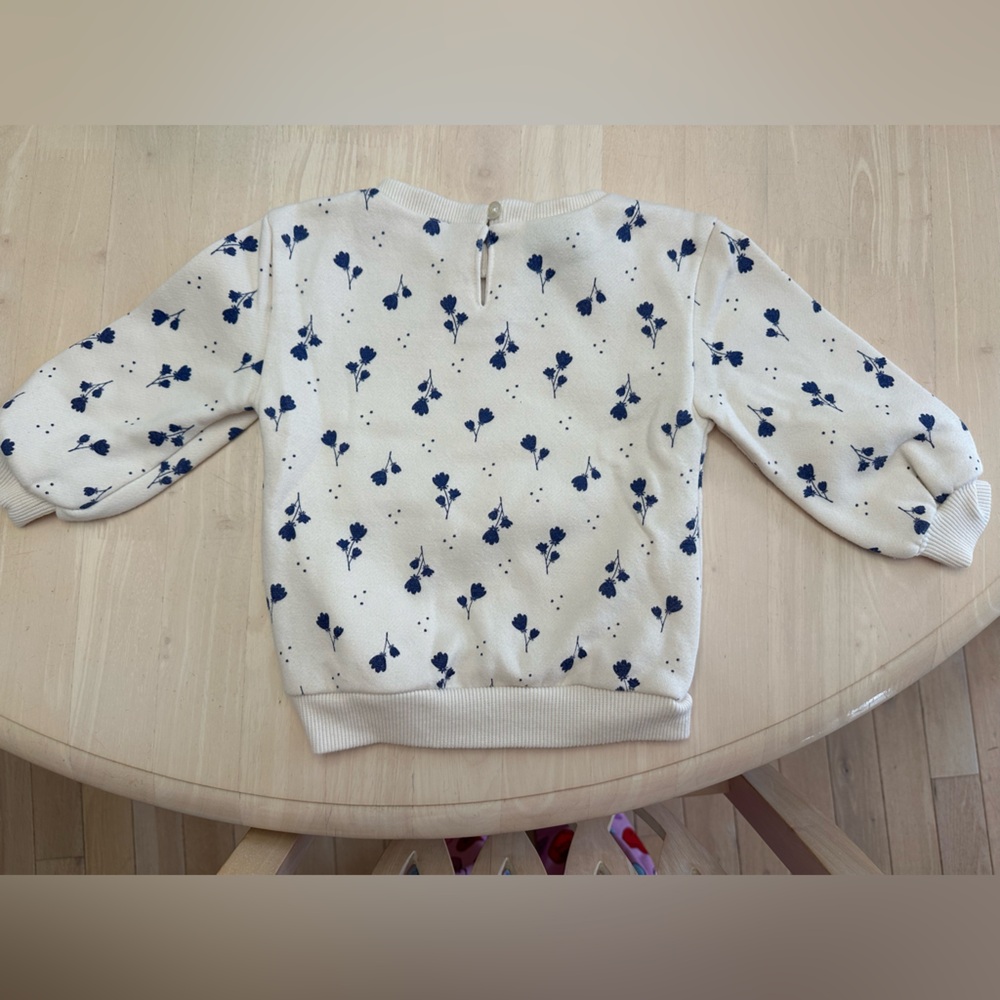 Calvin Klein Sweatshirt - Picture 5 of 5